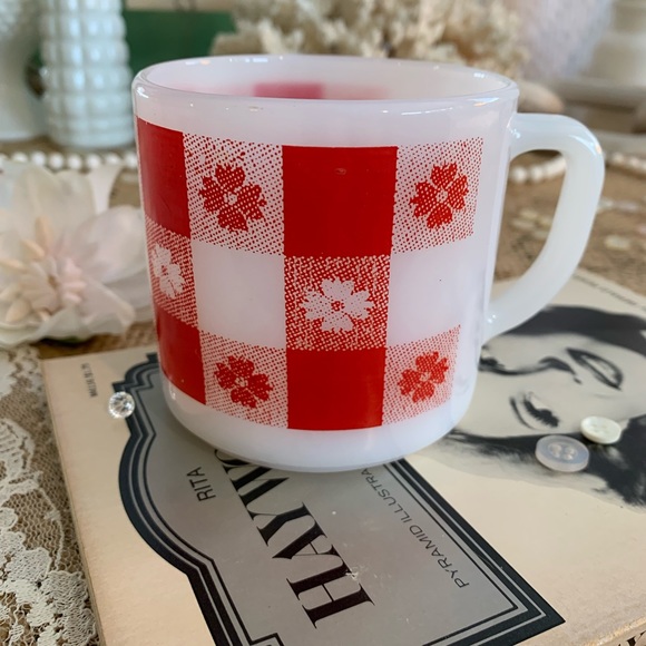 Vintage Milk Glass Mug 💌 - Picture 2 of 12